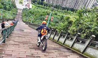 高颜值女大学生跳高 高颜值女大学生跳高