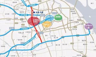 上海轿车翻下高架